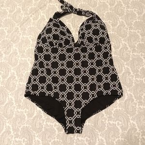 Catalina Black & White Chainlink Design Halter Neck 1 PC Swimsuit Wms 2X 18W